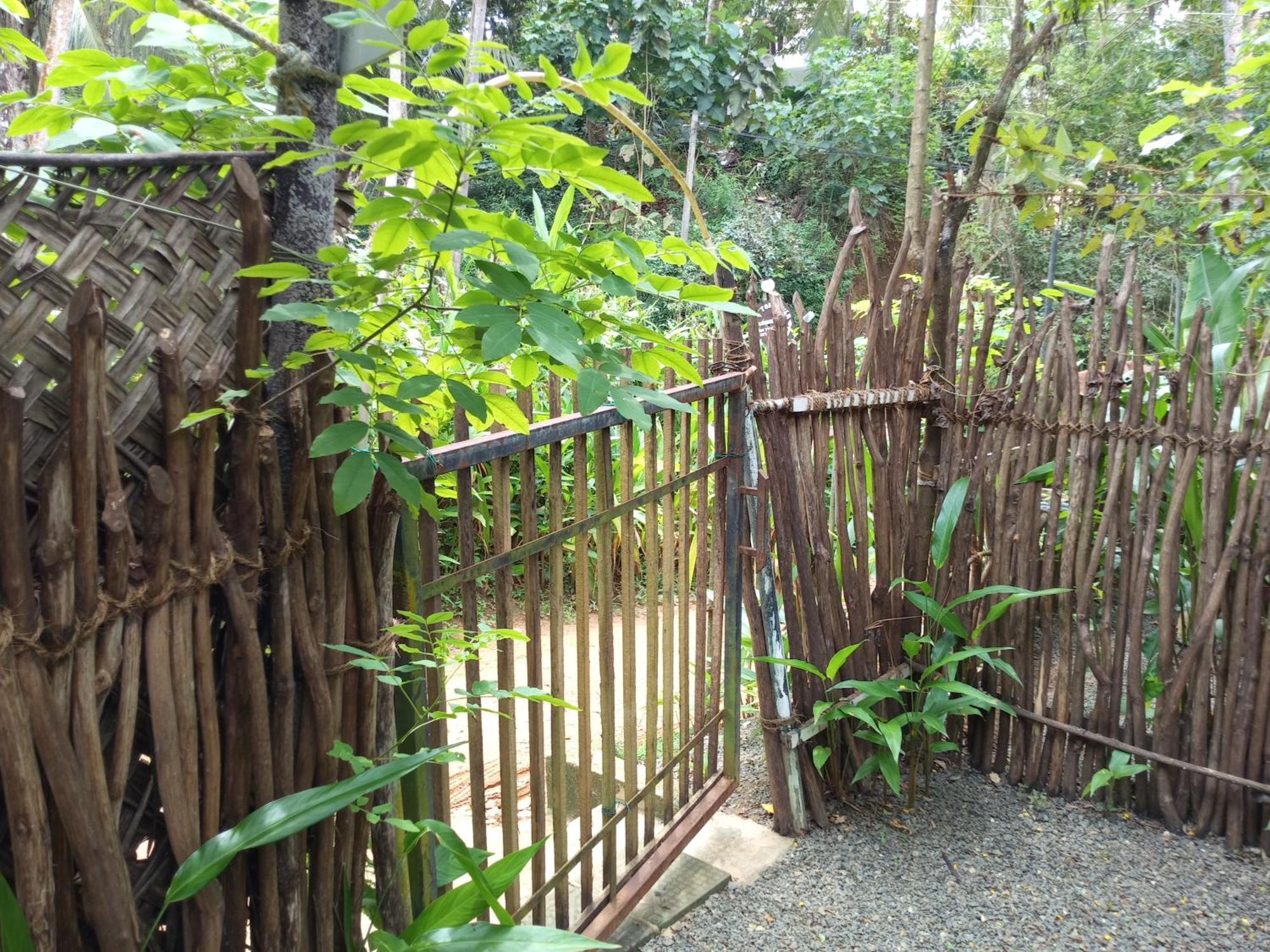 Hiriketiya Mahi Surf Apartment Dickwella Exterior photo